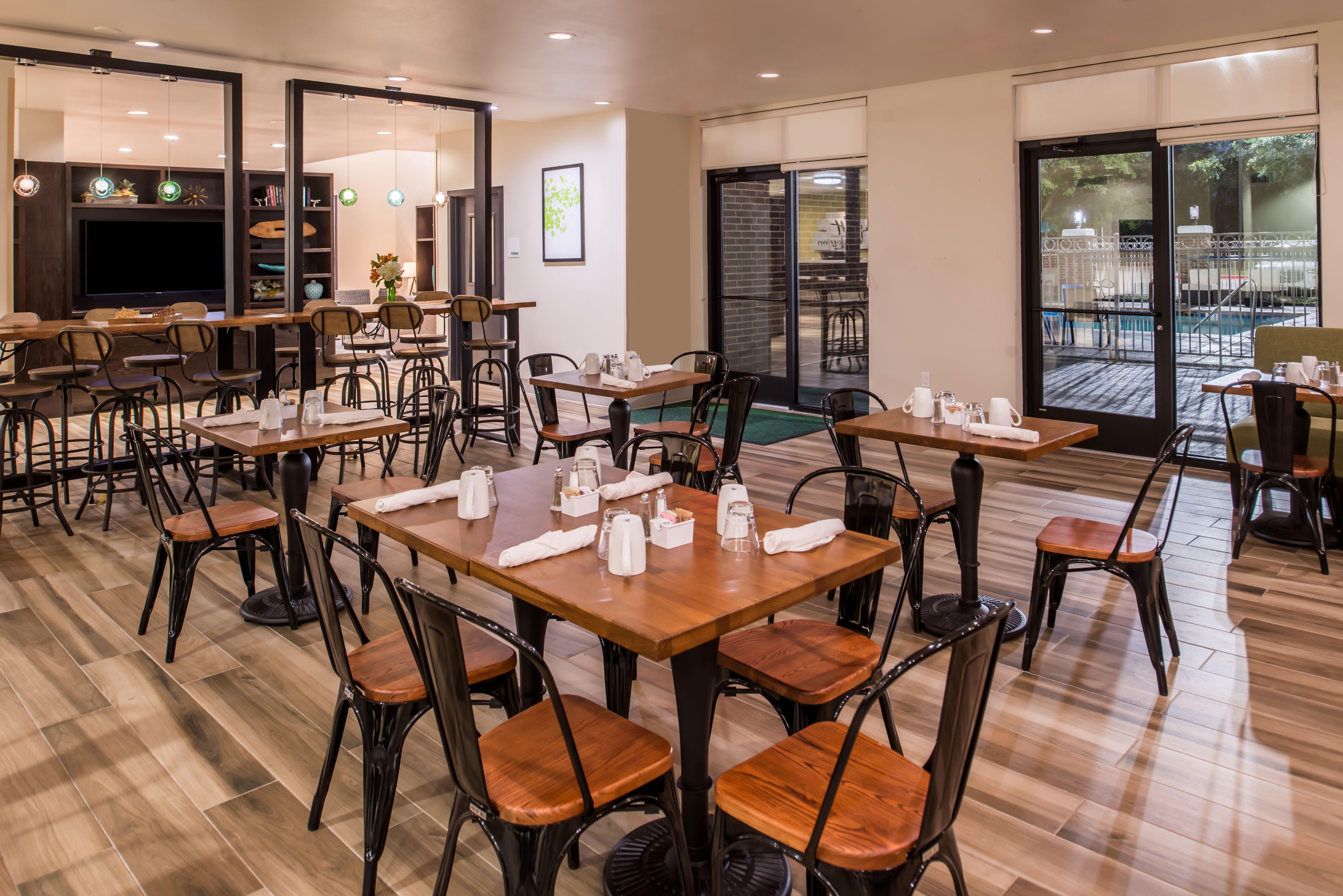 Holiday Inn And Suites Addison By Ihg Eksteriør billede