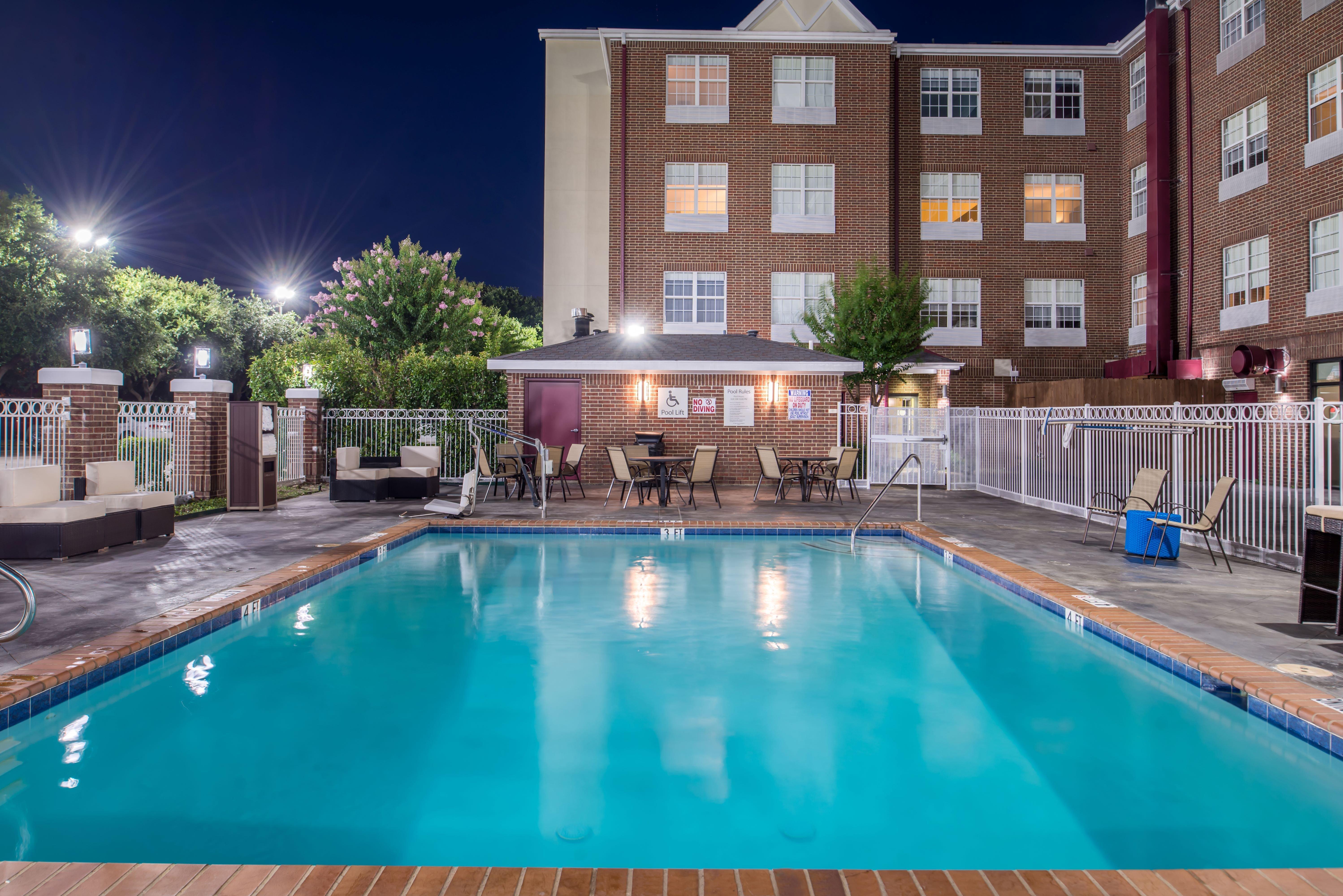 Holiday Inn And Suites Addison By Ihg Eksteriør billede